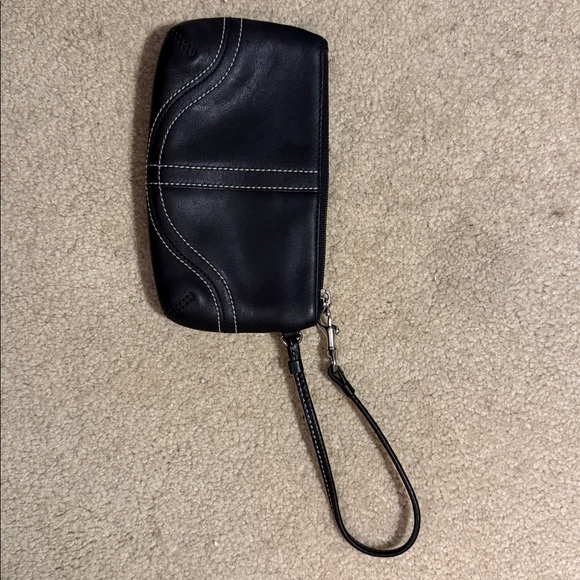 Leather COACH Black Wristlet EUC - Picture 5 of 6